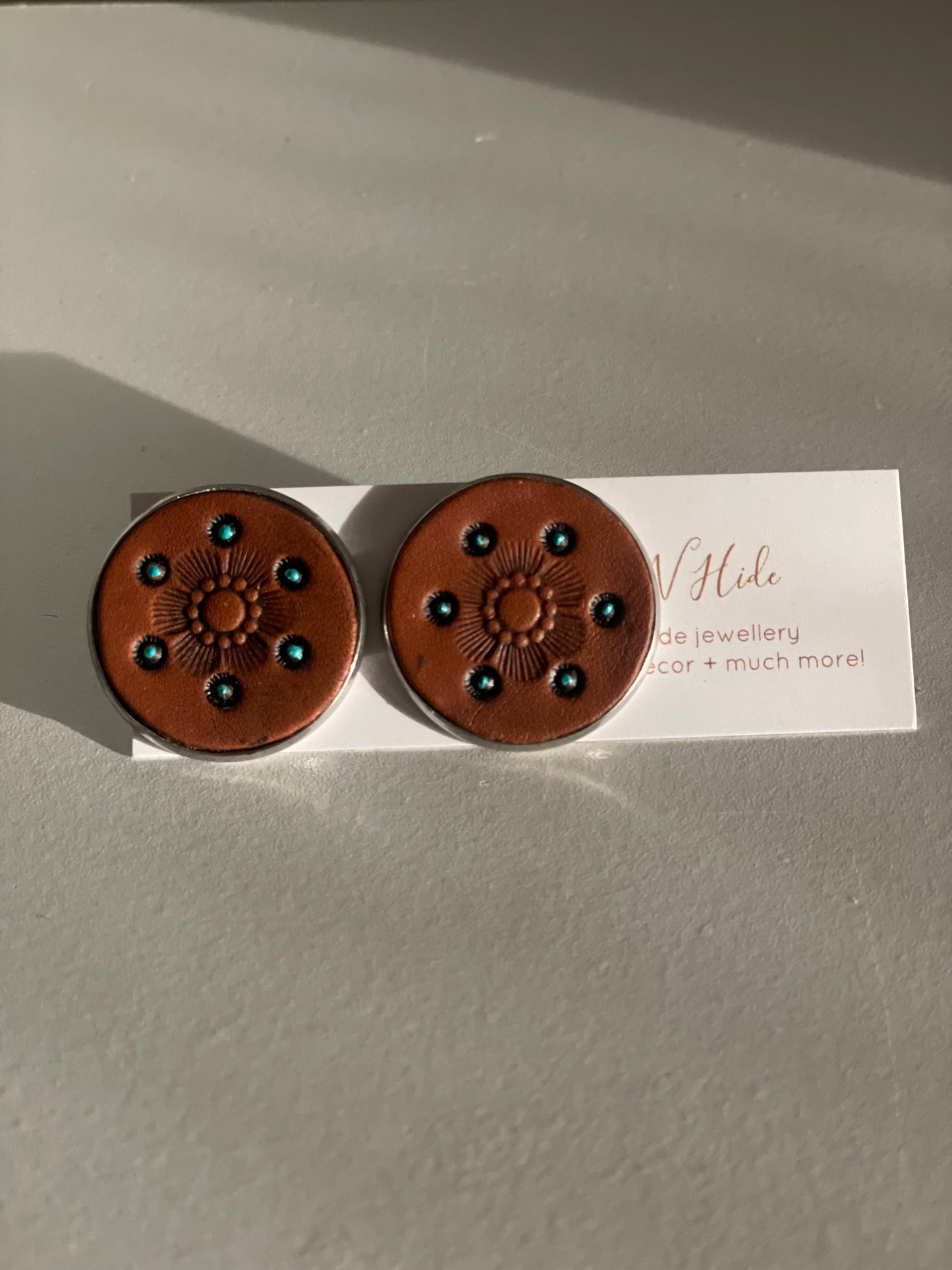 25mm flower tooled Leather stud earrings