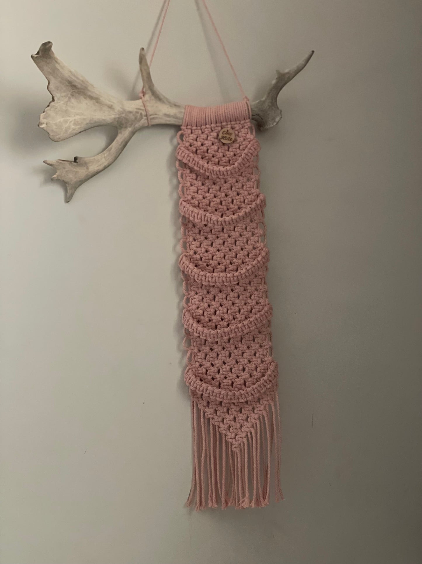 Stone pink 5 cap antler macramé hanger