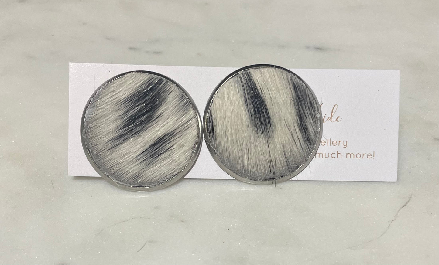 25mm Cowhide stud