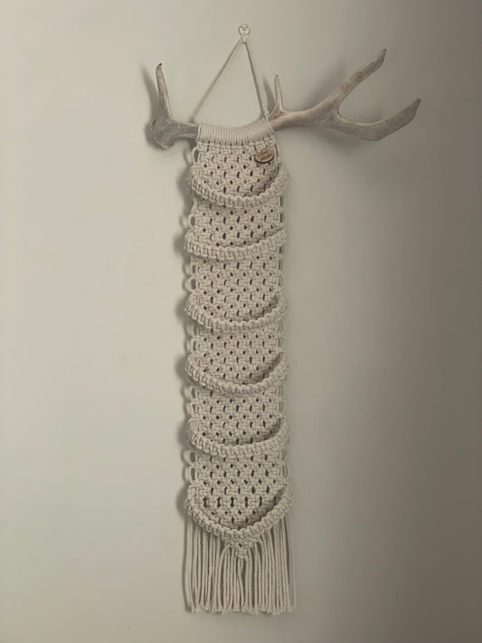 Neutral 6 cap antler macramé hanger