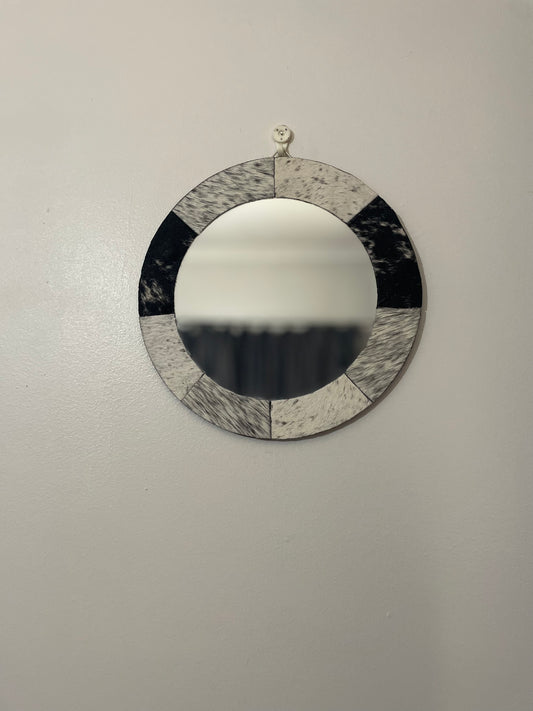 Black & white hide mirror