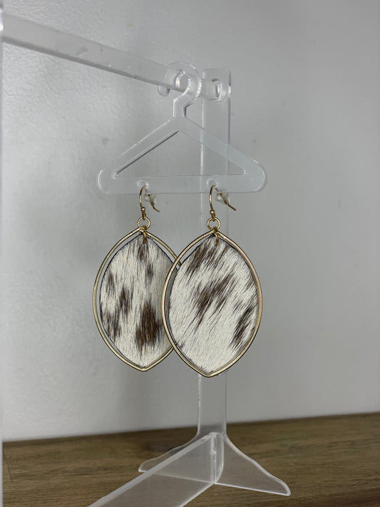 Leaf hide drop earrings