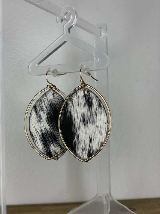 Leaf hide drop earrings